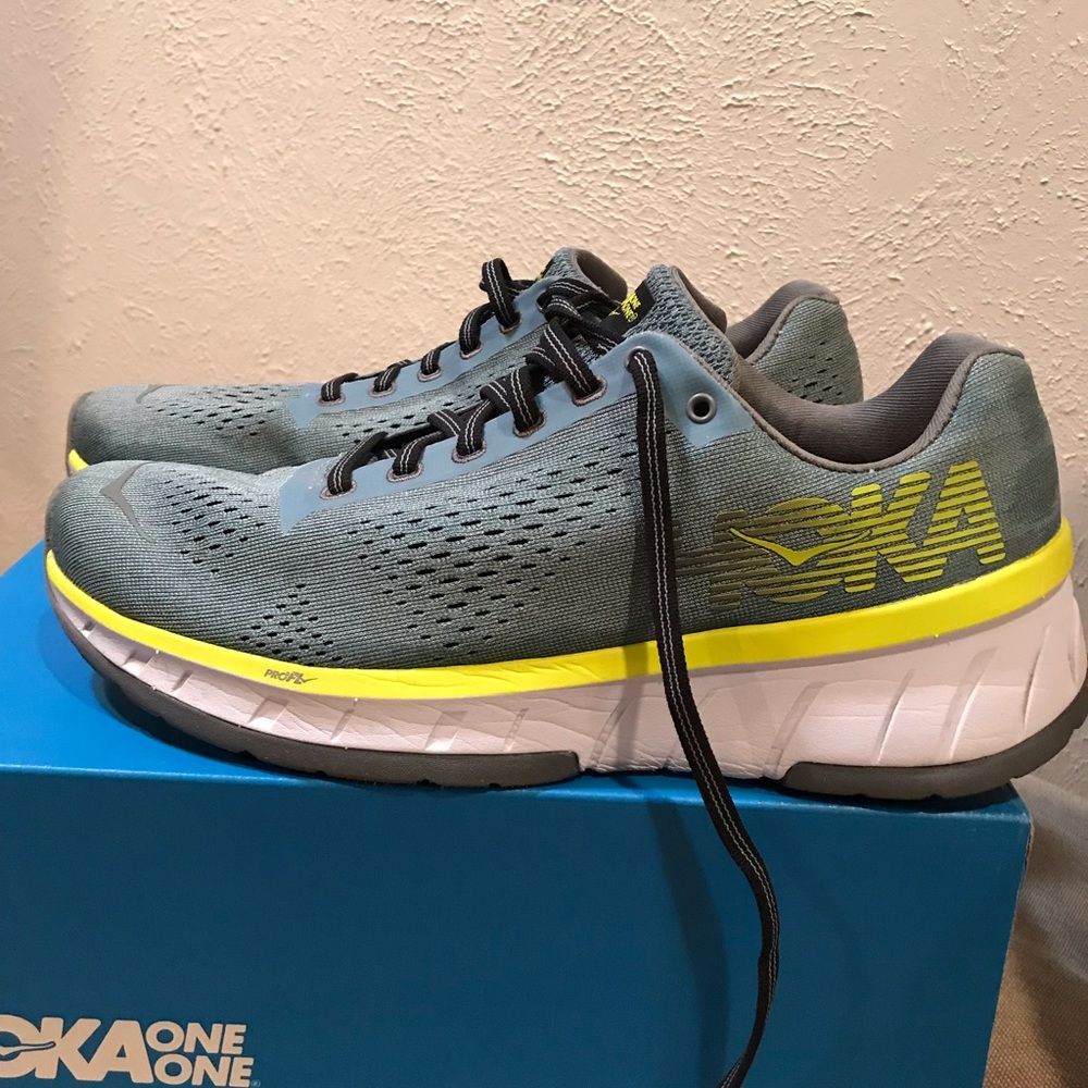 Hoka One One Cavu
